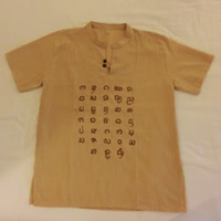 【写真1】ランナー文字のヘンリーネックシャツ