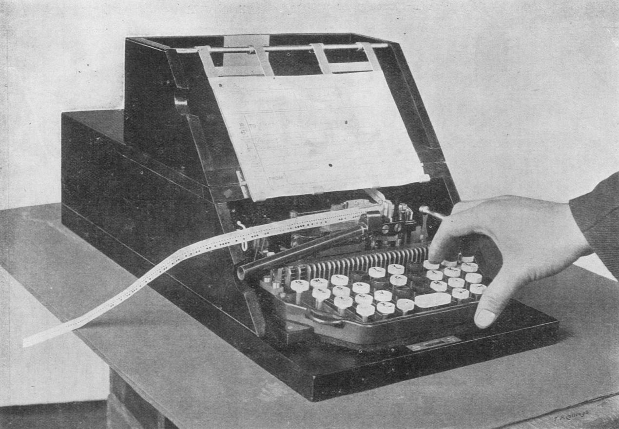 マレー送信機の鑽孔タイプライター(改良後)
