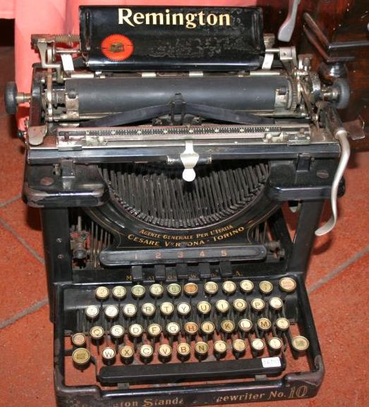 AZERTY配列で、Mが旧位置の「Remington Visible Typewriter Model 10」