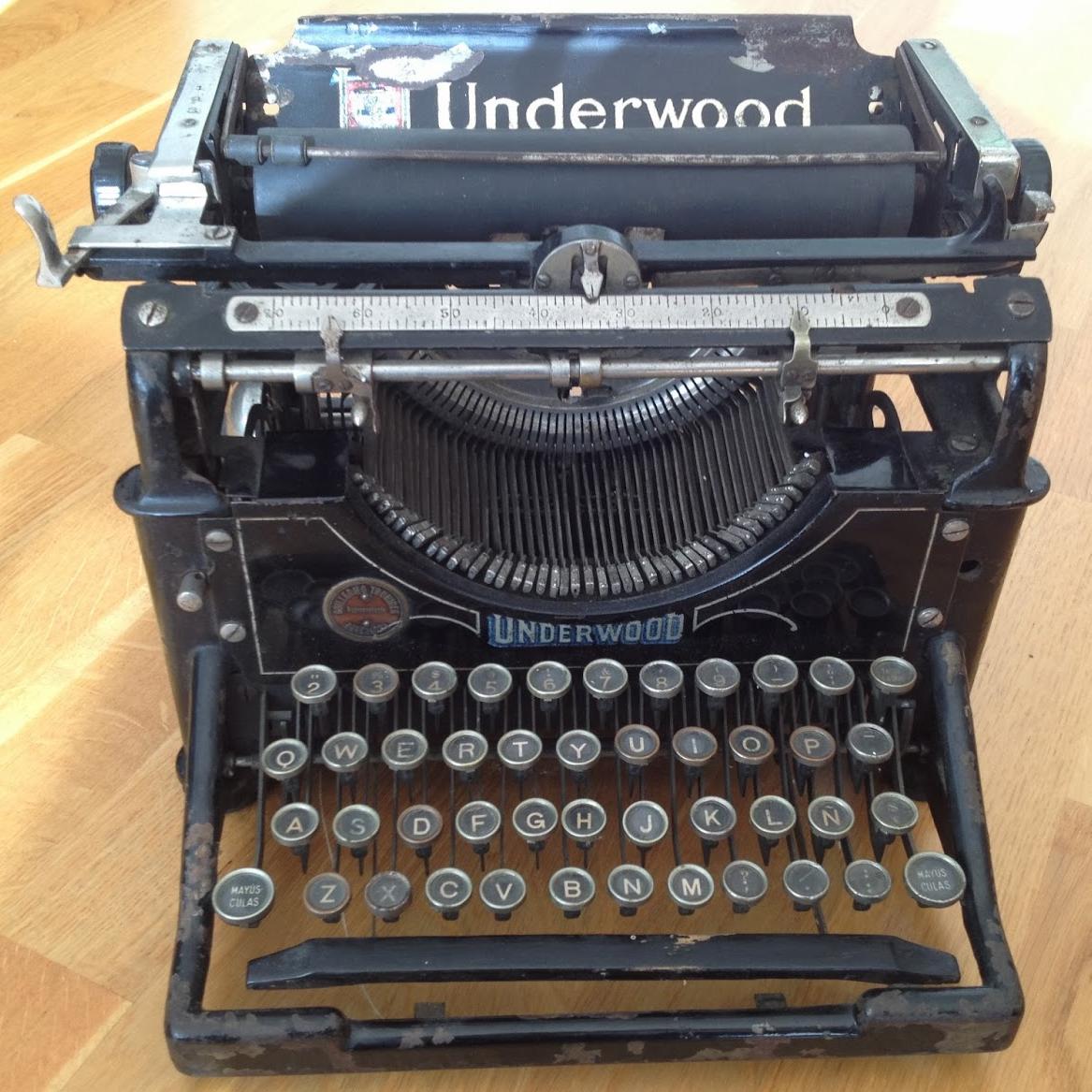 スペイン語キー配列（Ñを含む）の「Underwood Typewriter No.2」