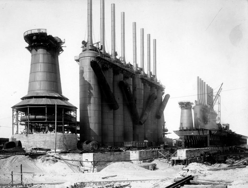 ゲーリー製鋼所の溶鉱炉（1907年10月撮影）