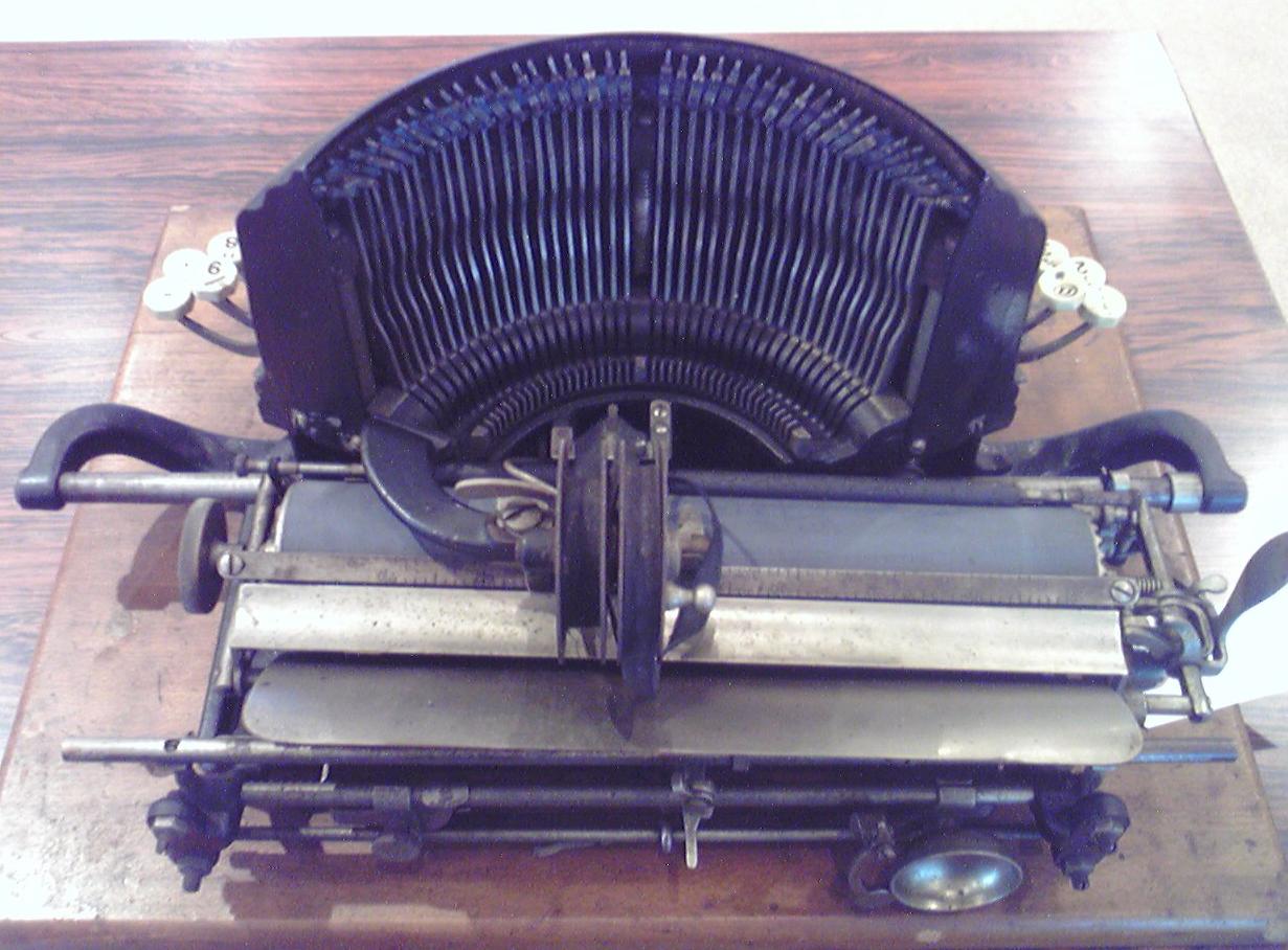 菊武学園の「Franklin Typewriter」後面