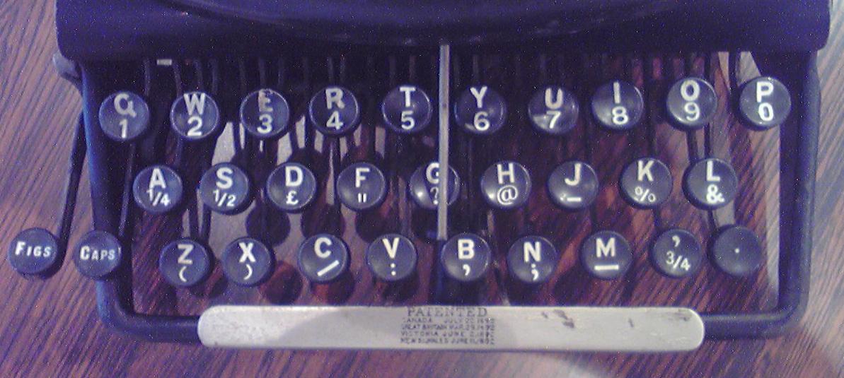 菊武学園の「Empire Typewriter」のキーボード