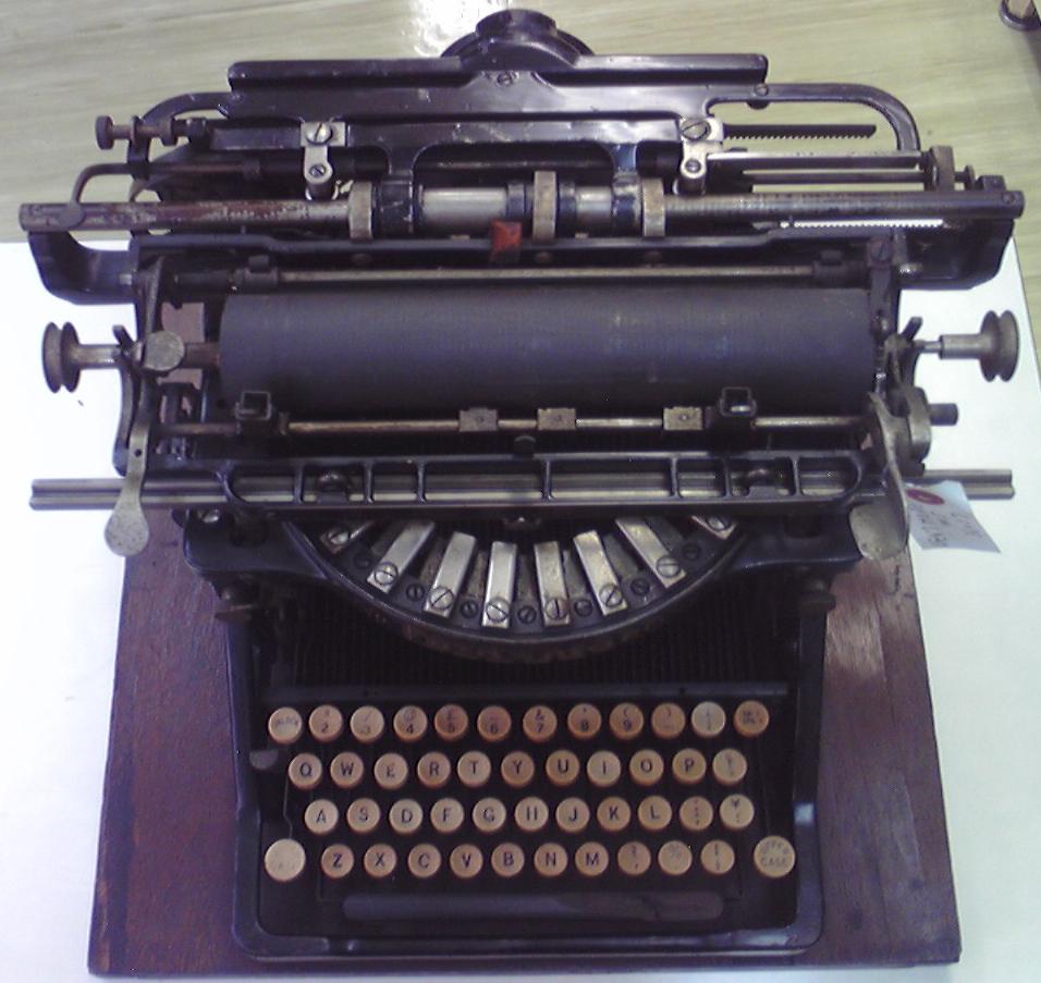 伊藤事務機の「Densmore Typewriter No.5」のキー配列