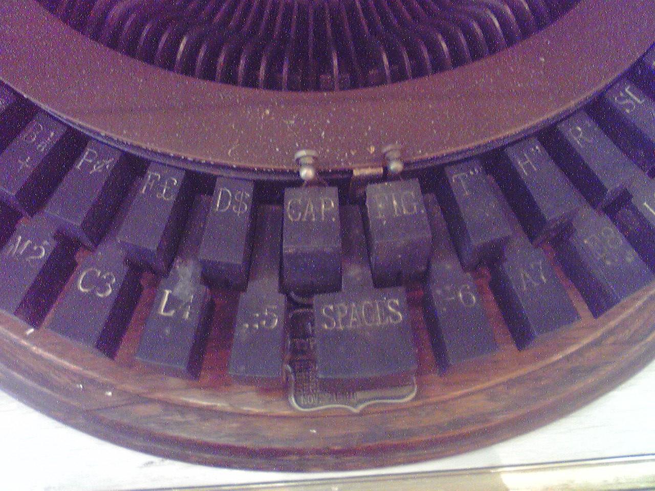 菊武学園の「Hammond No.1」（remodeled）のキーボード中央部