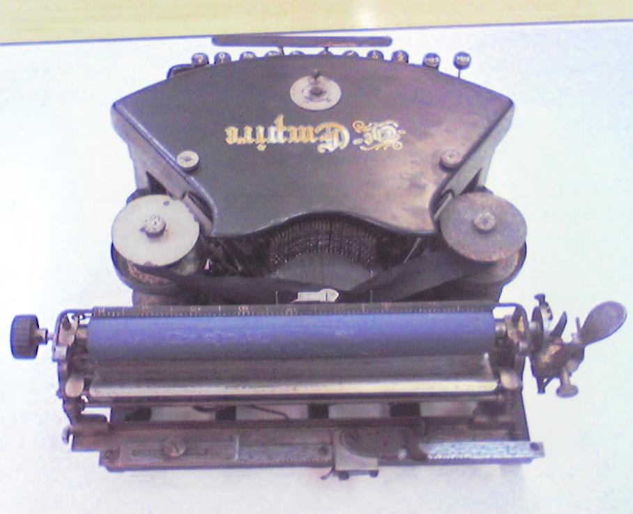プラテン側から見た「Empire Typewriter」