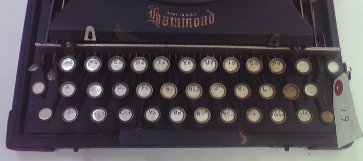 伊藤事務機の「Hammond Multiplex」のキーボード