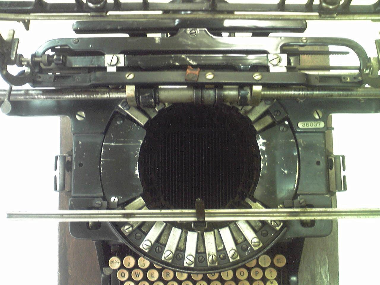 伊藤事務機の「Densmore Typewriter No.5」のタイプバスケット